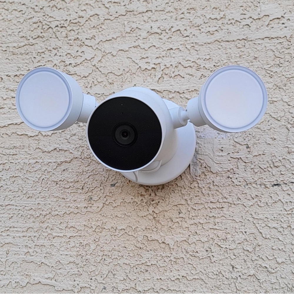 NEW: Google - Nest Cam with Floodlight in Snow